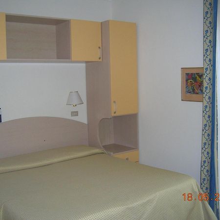 Hotel Ariella ميلانو ماريتيما المظهر الخارجي الصورة