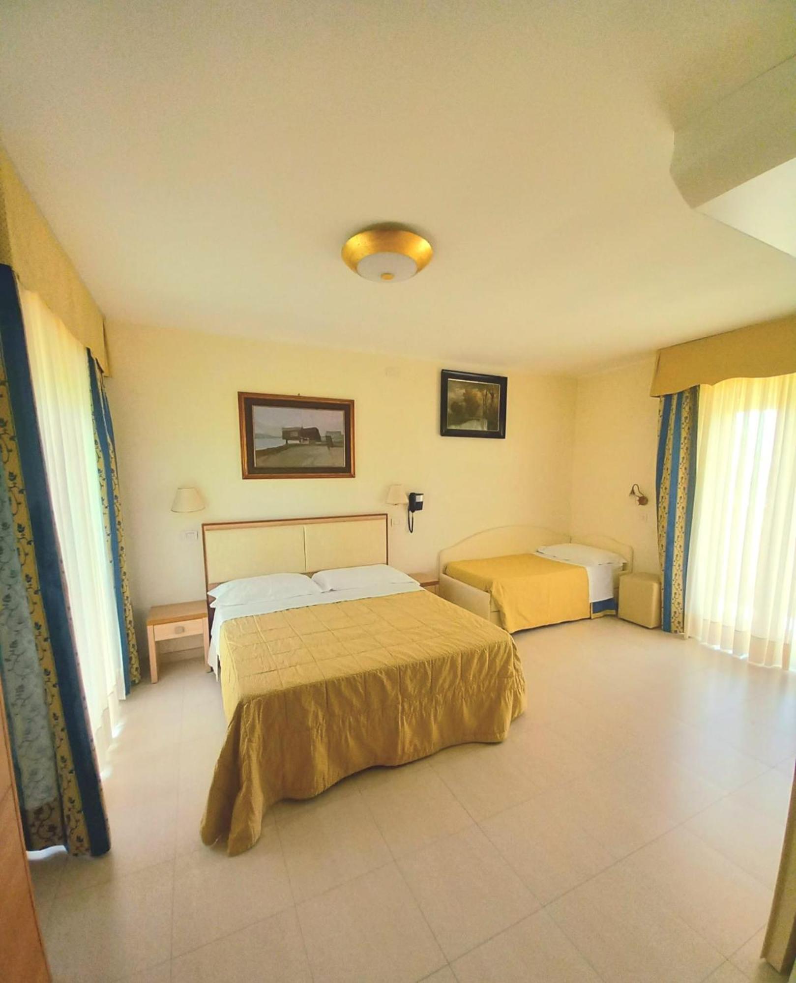 Hotel Ariella ميلانو ماريتيما المظهر الخارجي الصورة