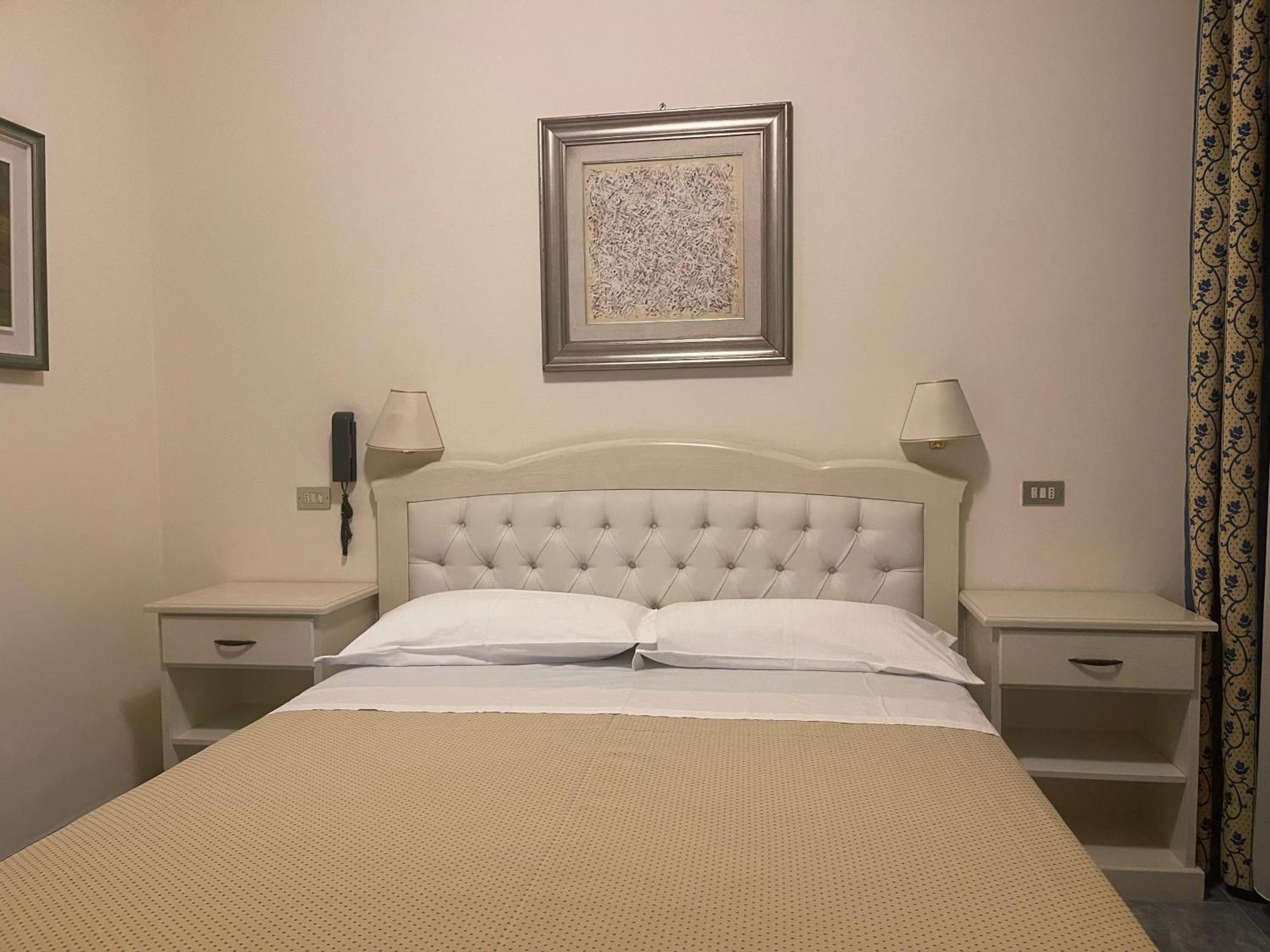 Hotel Ariella ميلانو ماريتيما المظهر الخارجي الصورة