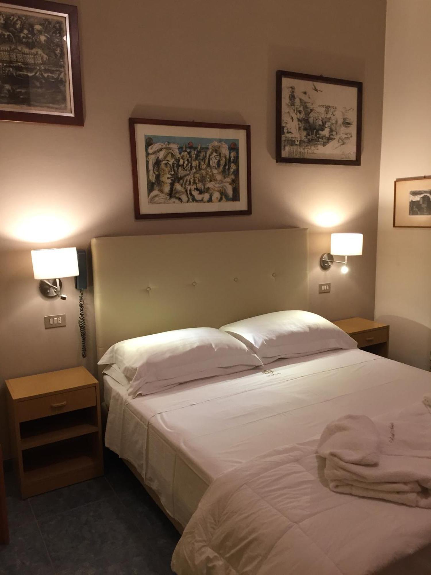 Hotel Ariella ميلانو ماريتيما المظهر الخارجي الصورة