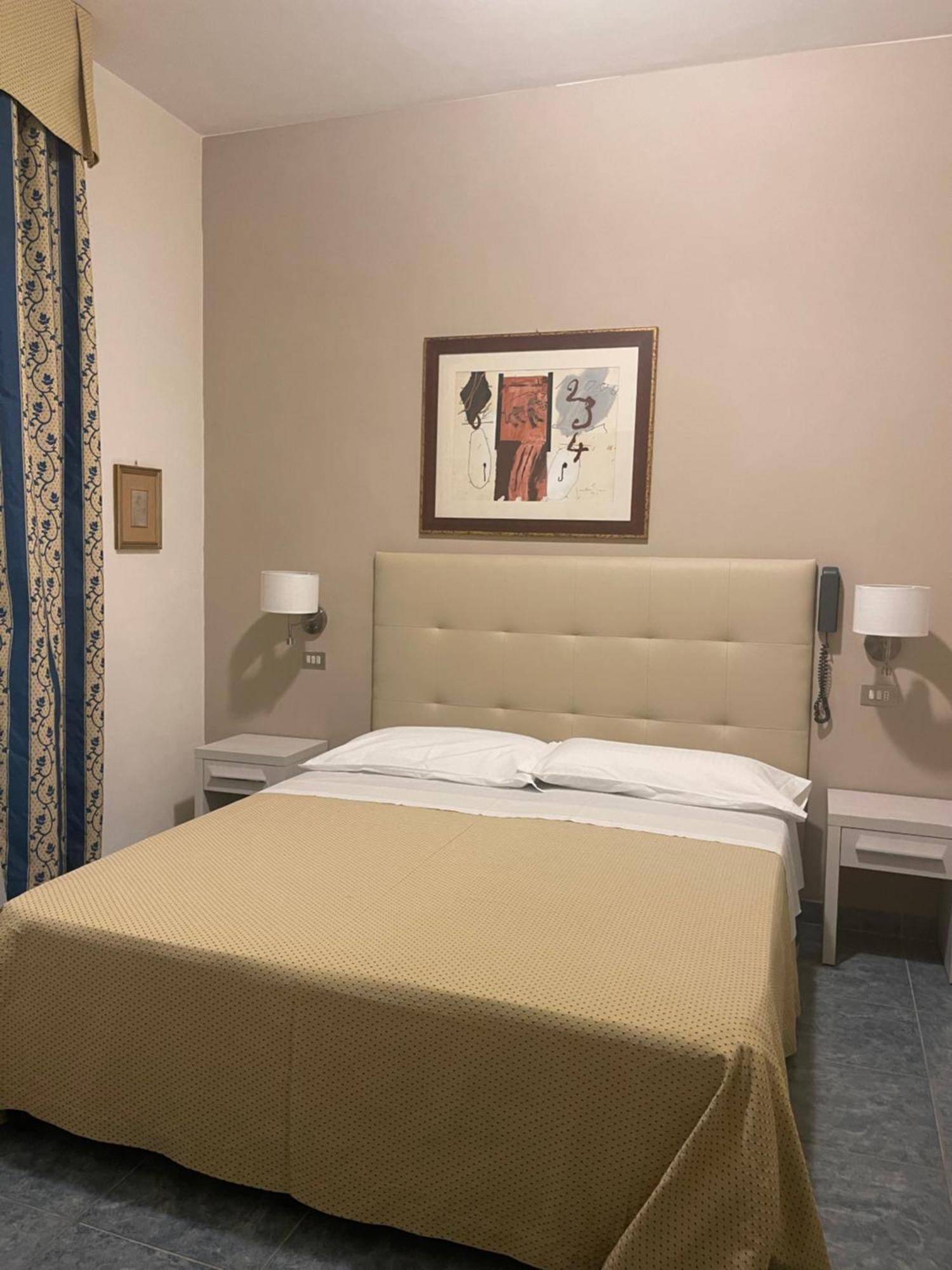 Hotel Ariella ميلانو ماريتيما المظهر الخارجي الصورة