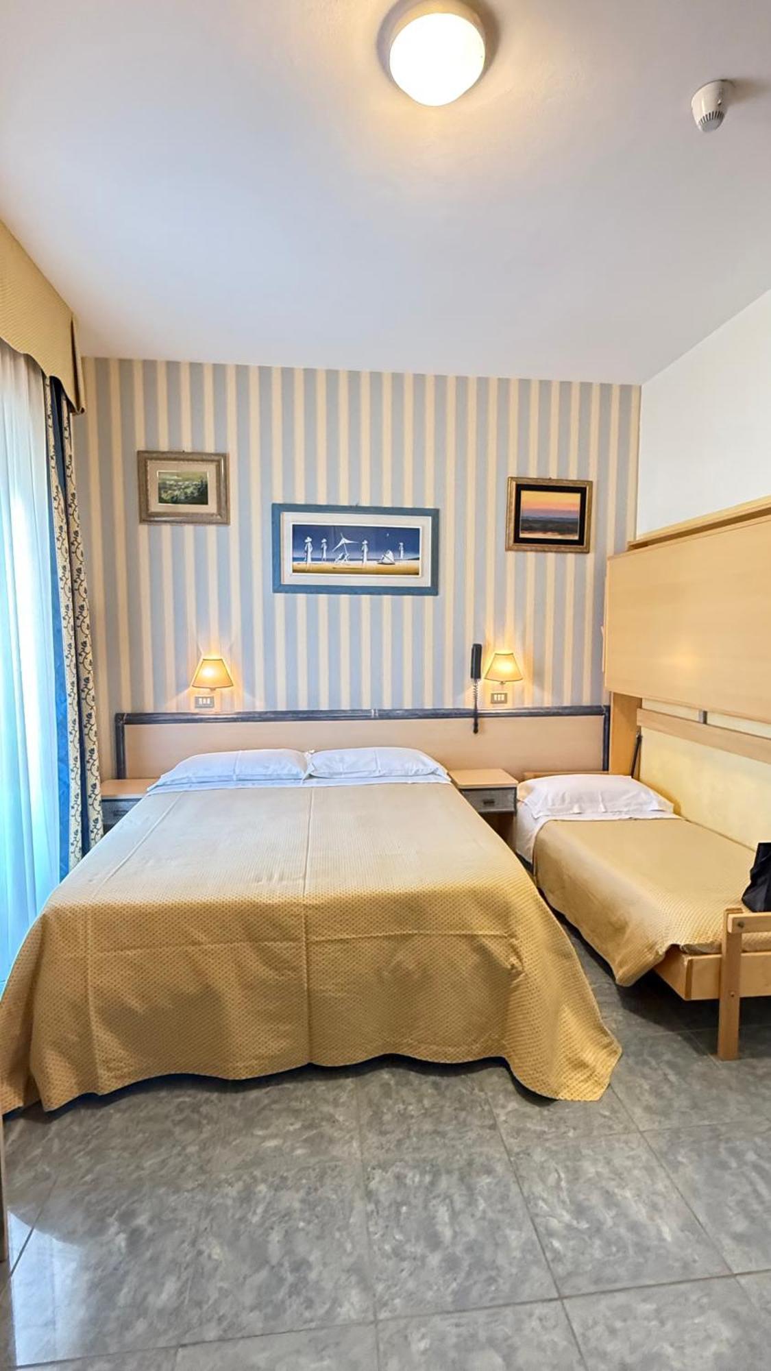 Hotel Ariella ميلانو ماريتيما المظهر الخارجي الصورة