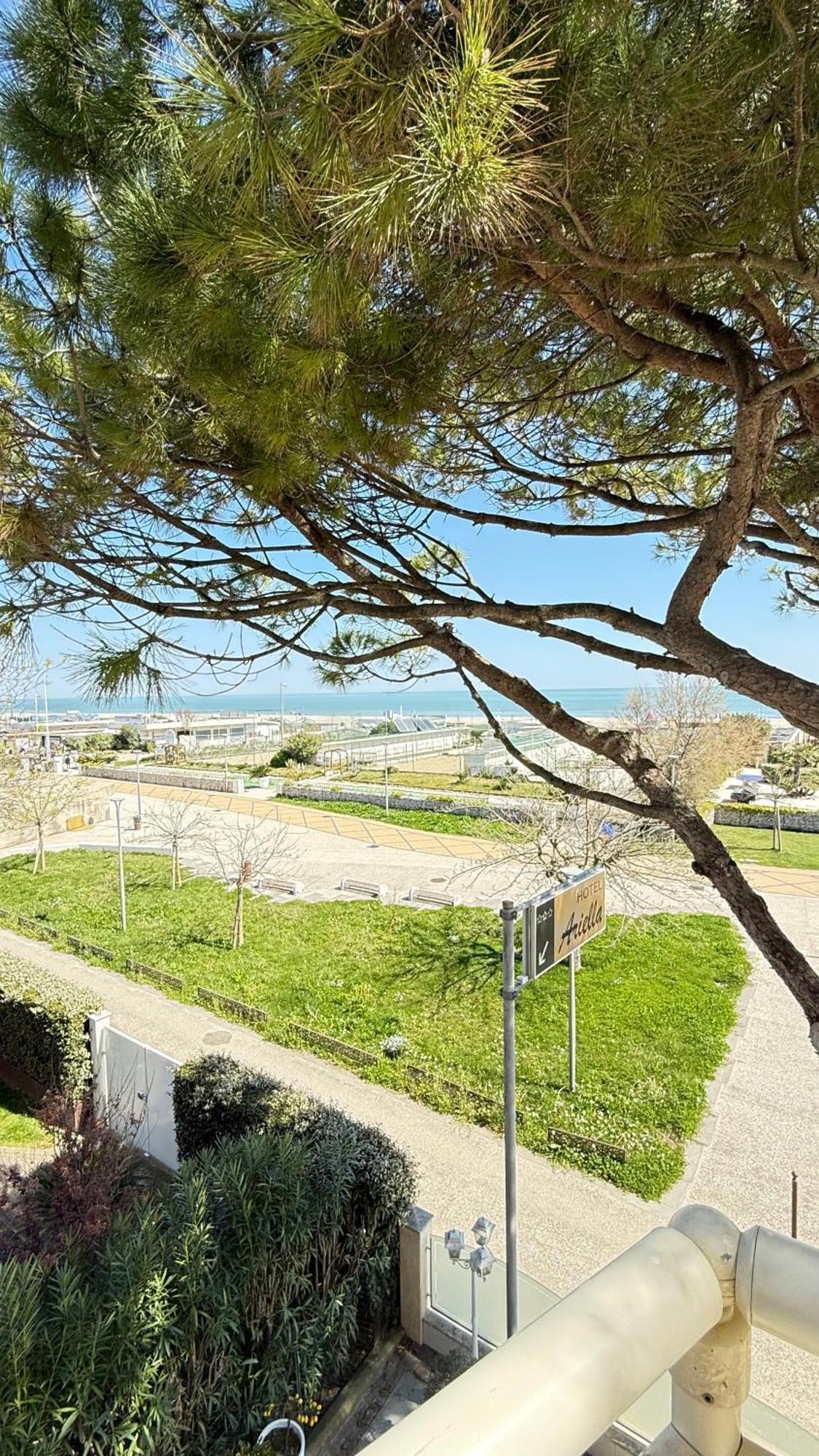 Hotel Ariella ميلانو ماريتيما المظهر الخارجي الصورة