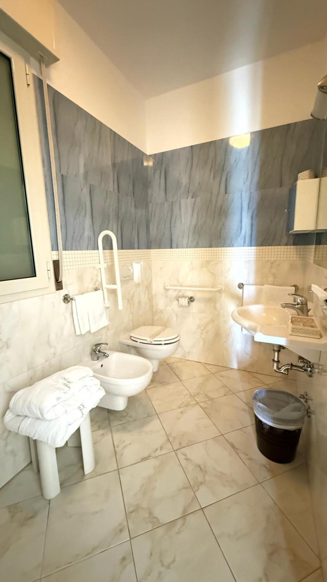 Hotel Ariella ميلانو ماريتيما المظهر الخارجي الصورة