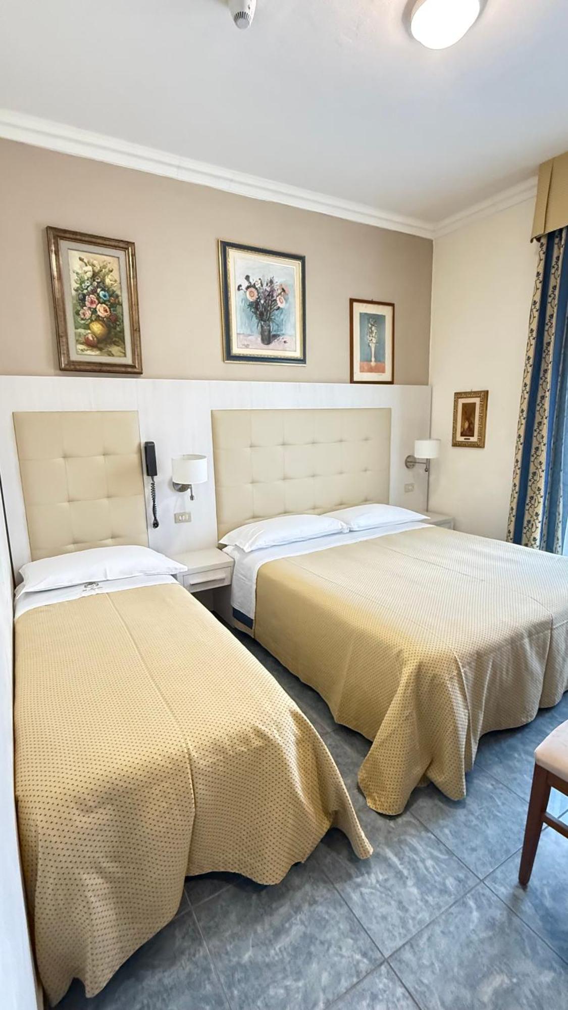 Hotel Ariella ميلانو ماريتيما المظهر الخارجي الصورة